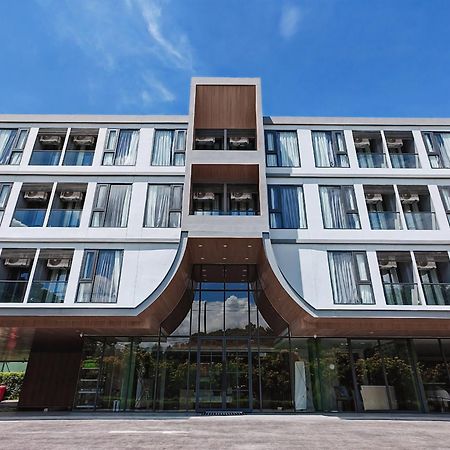 Отель Cha Chiangmai Luxury Чиангмай Экстерьер фото